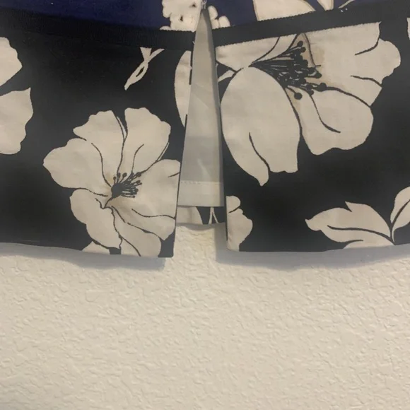 White House Black Market Blue & Black Hawaiian Floral Pencil Skirt Women's 00 - Picture 4 of 9